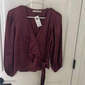 Abercrombie & Fitch Silk Blouse in maroon (New)!